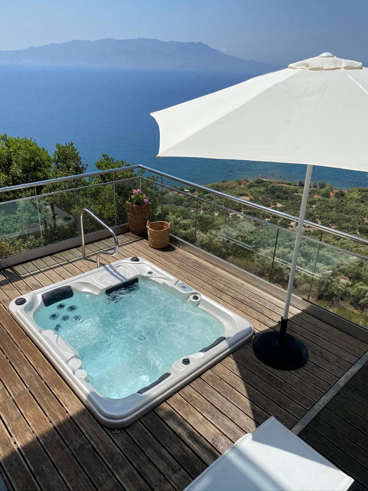 Beachfront Ravdoucha Epavlis Eleni Villa - Pool, Hot Tub, Gym, Sauna, Private Parking, Wifi La Canea Exterior foto